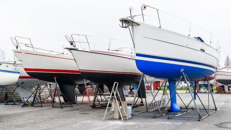 Brugte både på land